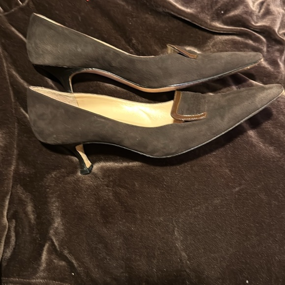 Women’s  Manolo Blahnik Brown Suede Pumps with a Kitten heel. Size 40 EU - Picture 2 of 9